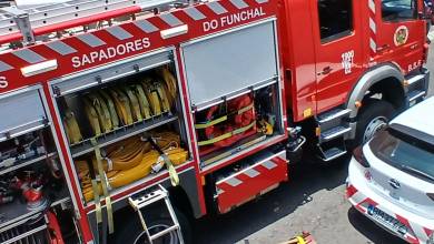 Carro incendeia-se