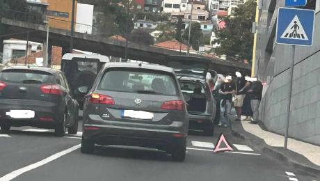 Choque em cadeia entre quatro carros no Funchal