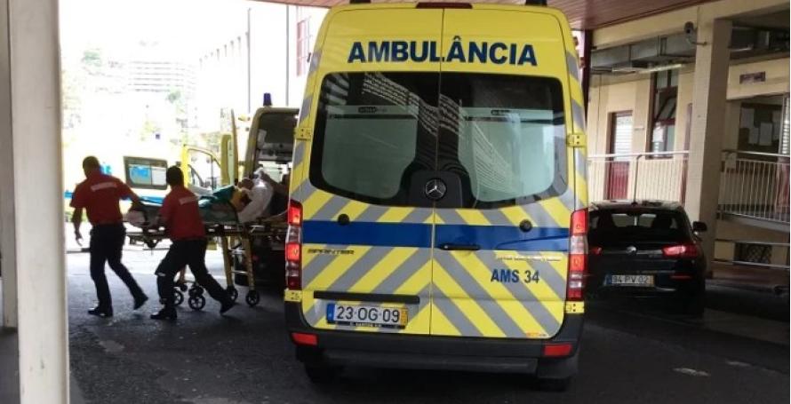 Bengala prende num pneu e leva homem para o hospital